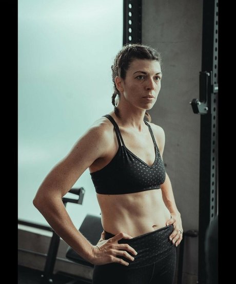 Megan Ganz naked model img