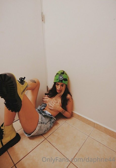 daphne44 model photos