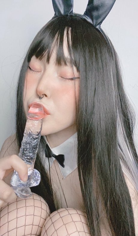 sally wu high quality actress pics