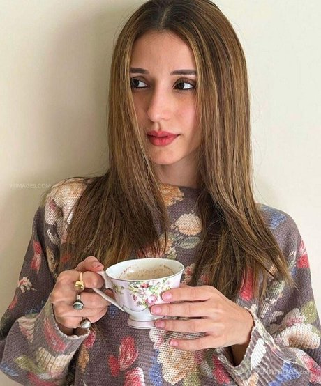 Heli Daruwala free star img