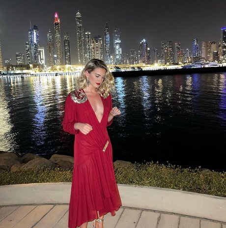 Alicia Agneson pornstar sexy pics