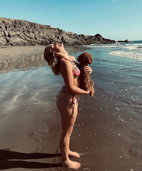 Alicia Agneson sexy actress photos