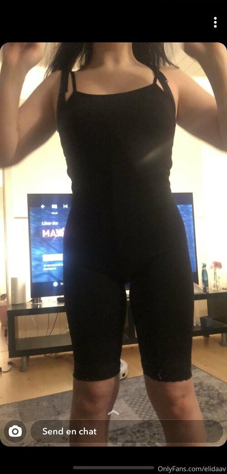 elidaav model naked image