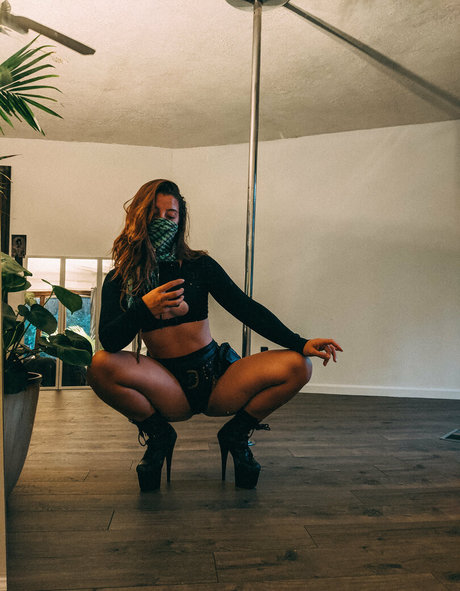 danceincannabis model adult image