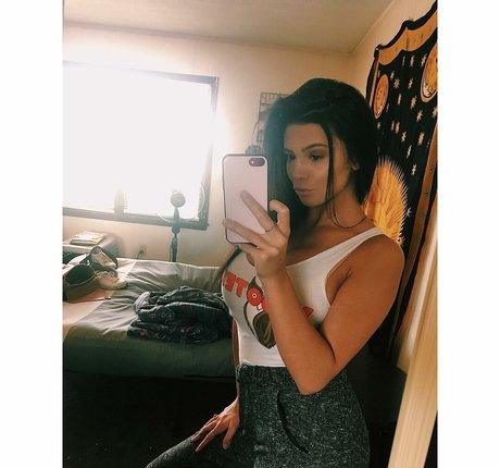 babe brunette onlyfans exclusive pic