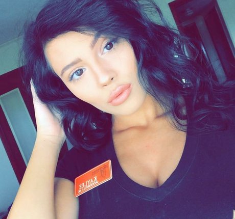 fingering pussy onlyfans erotic image