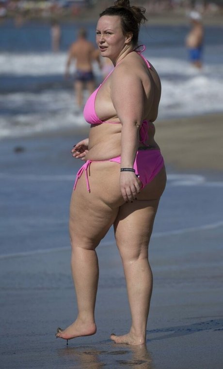 Chanelle Hayes star sexy pic