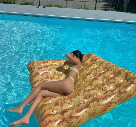 Michelle Choi model art picture