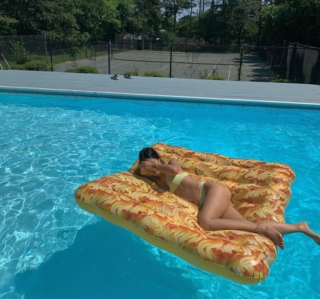 Michelle Choi erotic model pic