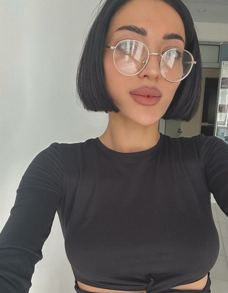 leylacoach model free photos