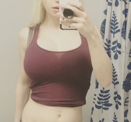 Krystal Syx star top img