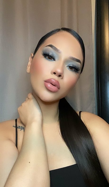 desmariie model art image