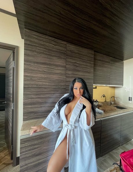 Mandy Leon model xxx image