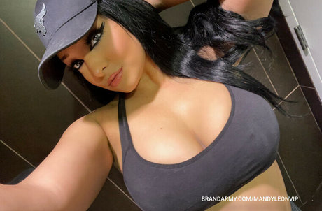 Mandy Leon pretty pornstar images