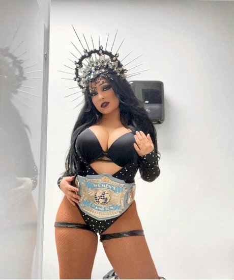 Mandy Leon model sexy galleries