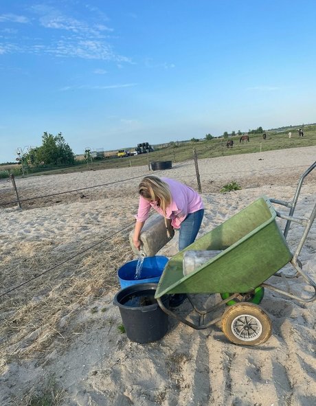 kellymilanaughtycowgirl sex star img