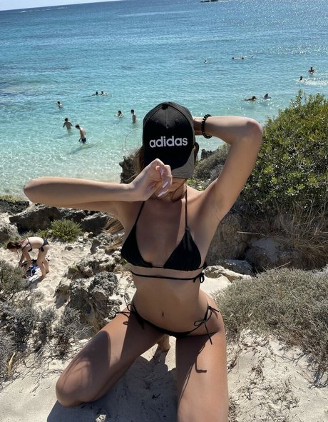 girl onlyfans exclusive image