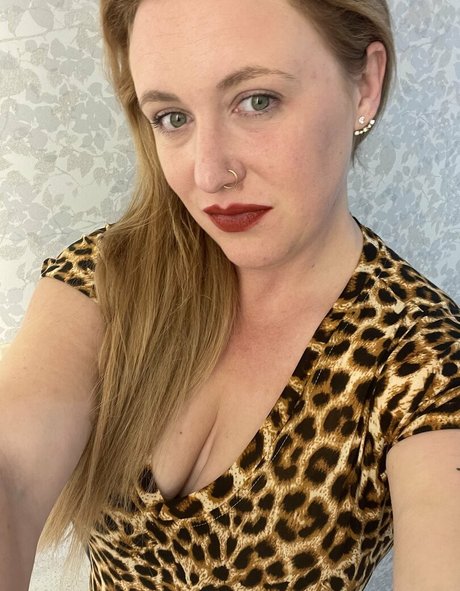 countrycockqueenfree model naked pictures