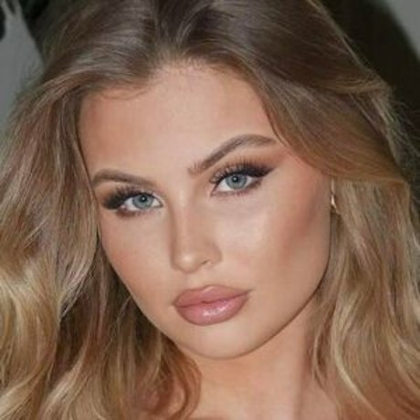 Amanda Strand model porn image