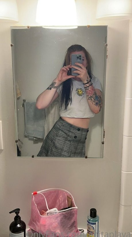 Anita Playa model hot pic