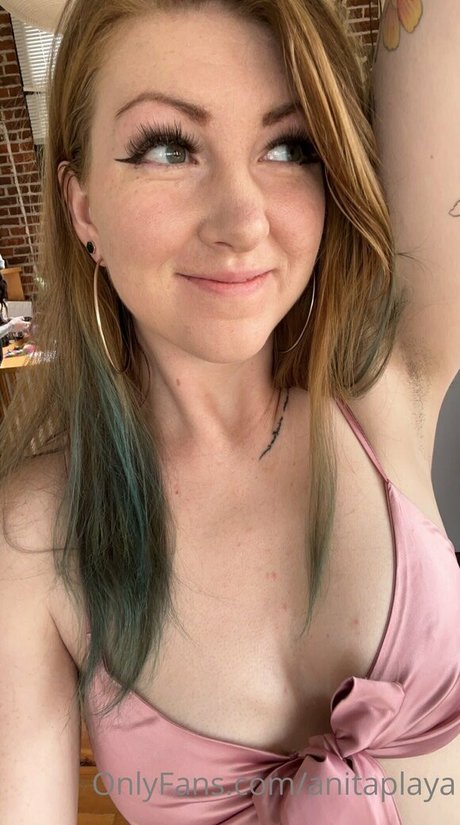 Anita Playa nice star pic