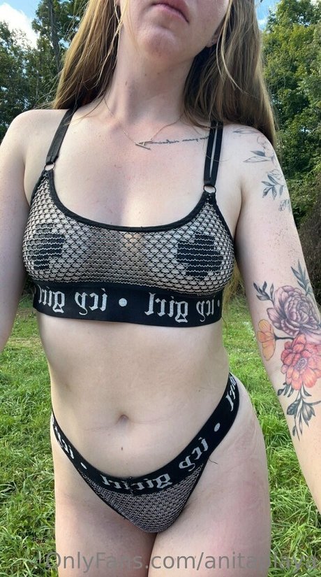 Anita Playa model pornographic photos