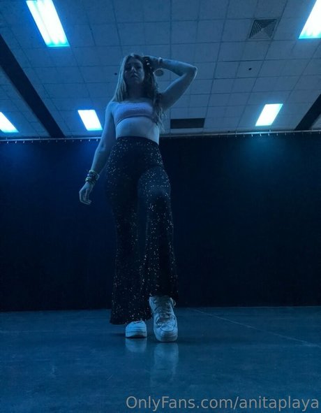 Anita Playa sex model image