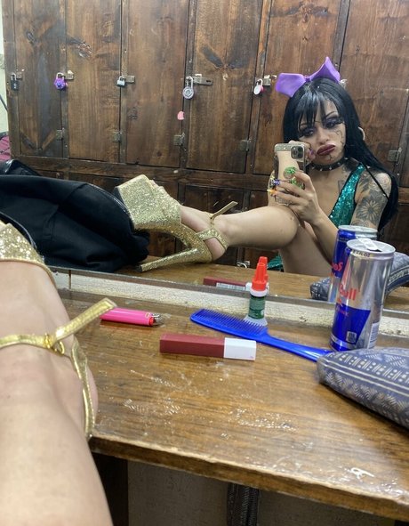 hollyhendrix_ pornographic model images