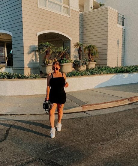 skinny asian onlyfans sexy nude picture