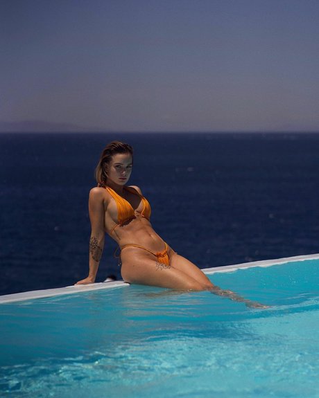 Julia Roemmelt nude model gallery