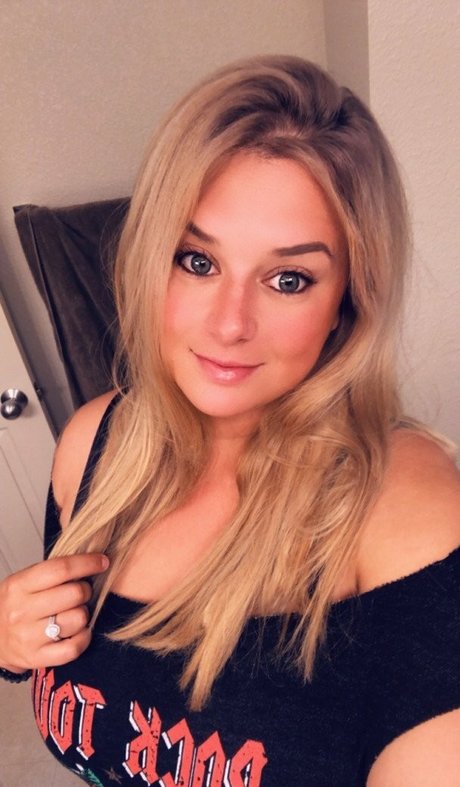 Ashley Dawn nice actress pic