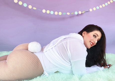 Moxymary pornstar nude pics