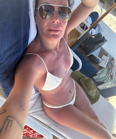 Carolina Ferraz adult model photo