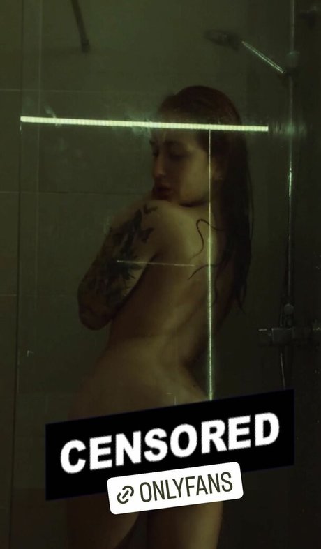 ihtiandraa naked pornstar photo