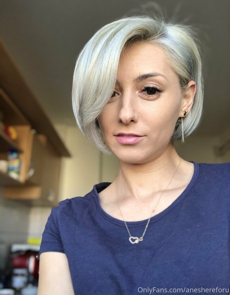 aneshereforu pretty model pic