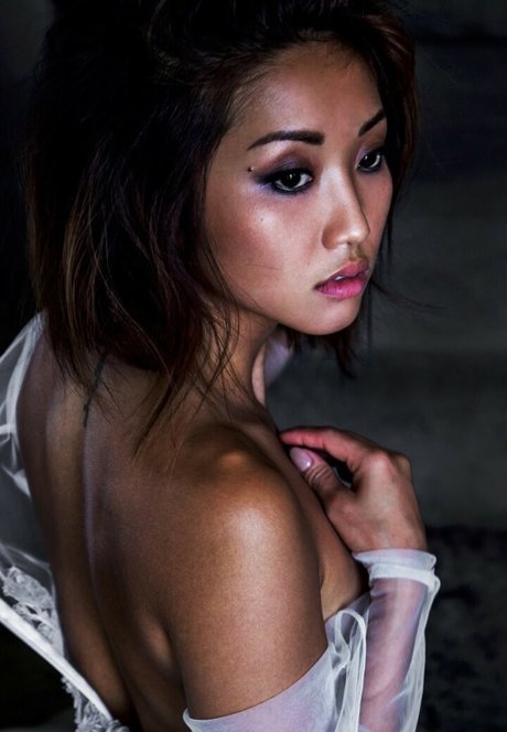 Brenda Song nice star images