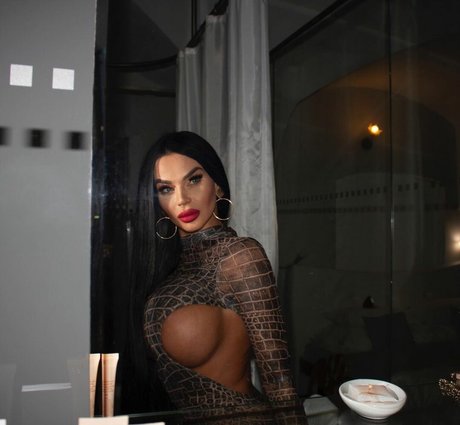 Adriane Linn star hd image