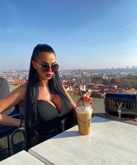 Adriane Linn pornographic model image