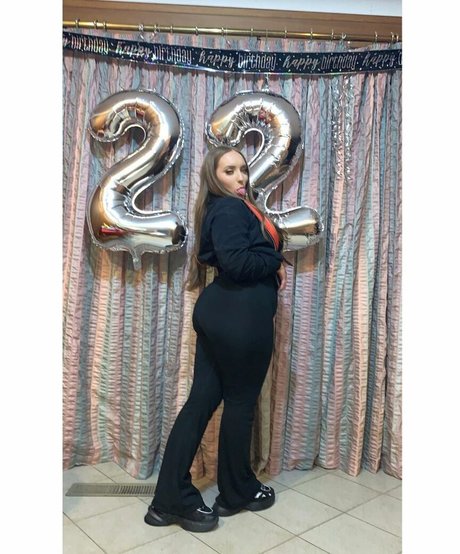 Dannielle Ashurst model erotic picture