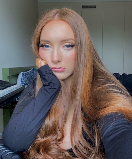 Dannielle Ashurst beautiful pornstar img