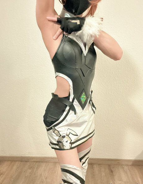 lisa aegis sexy actress gallery