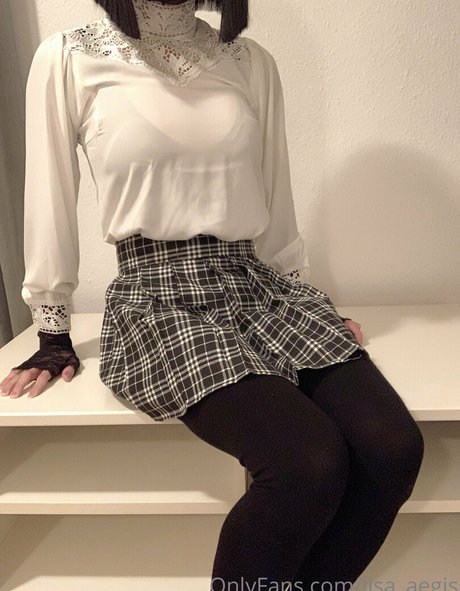 lisa aegis naked model image