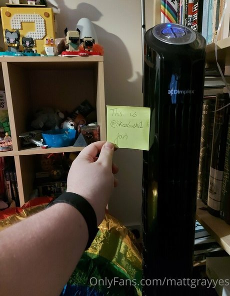 mattgrayyes art model image