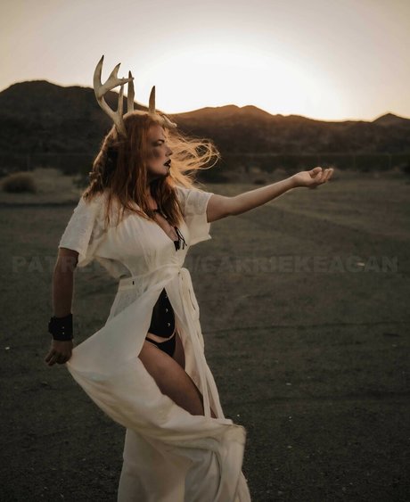 Carrie Keagen art actress picture