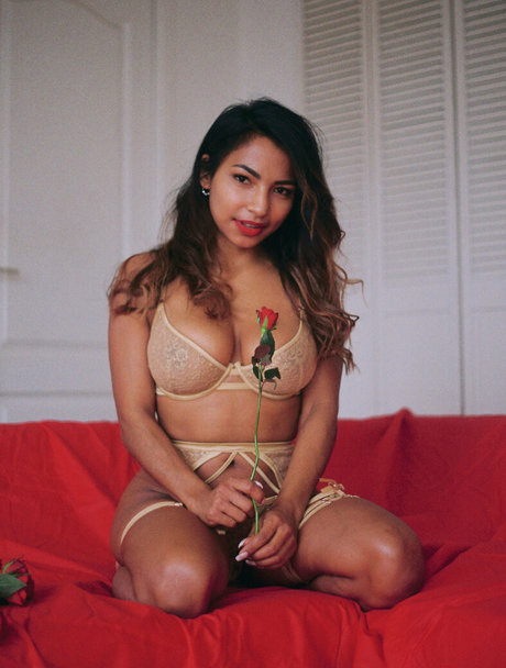 lightskin onlyfans sexy images