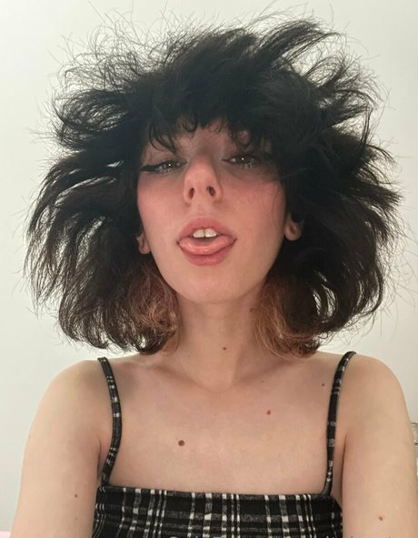 bitchgutzz star high quality picture