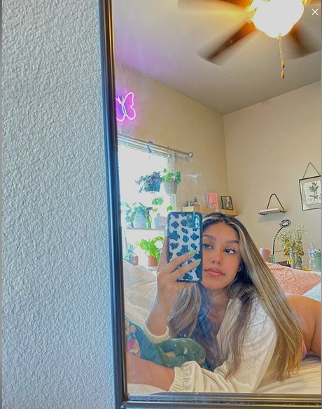 Virginhottie pornographic star picture