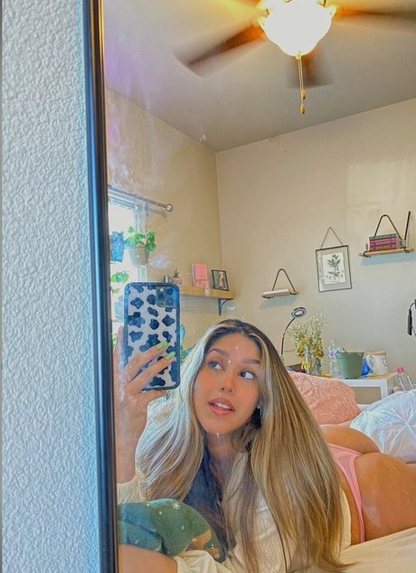 Virginhottie pretty model photos