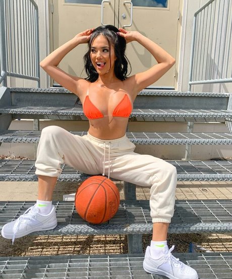 Ahvzz adult model image