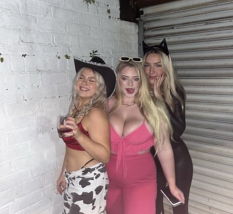 Hollie H erotic actress photo